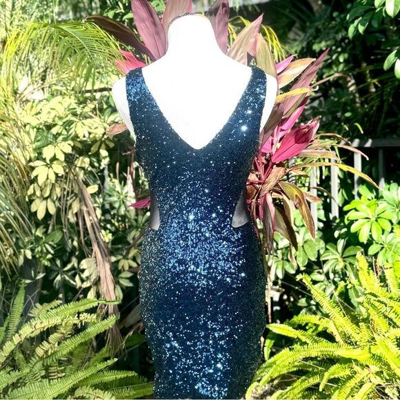 💥🆕💥 Bebe Sequin Bodycon Dress - Picture 8 of 13